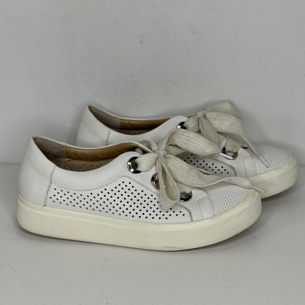 Vaneli Yora White Leather Sneakers Perforated Casual‎ Sz 7 1/2